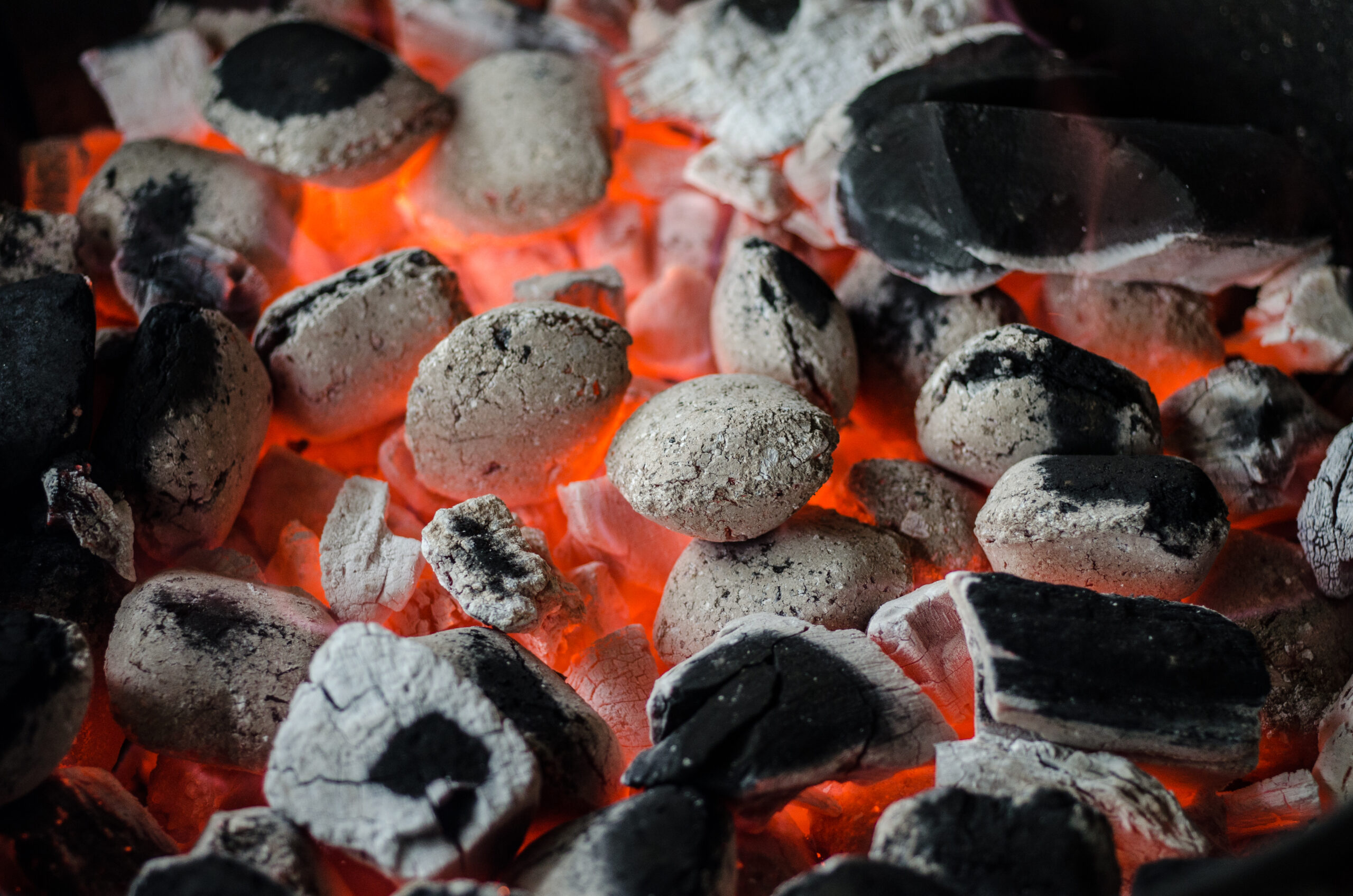 Barbacoas de carbón encendido